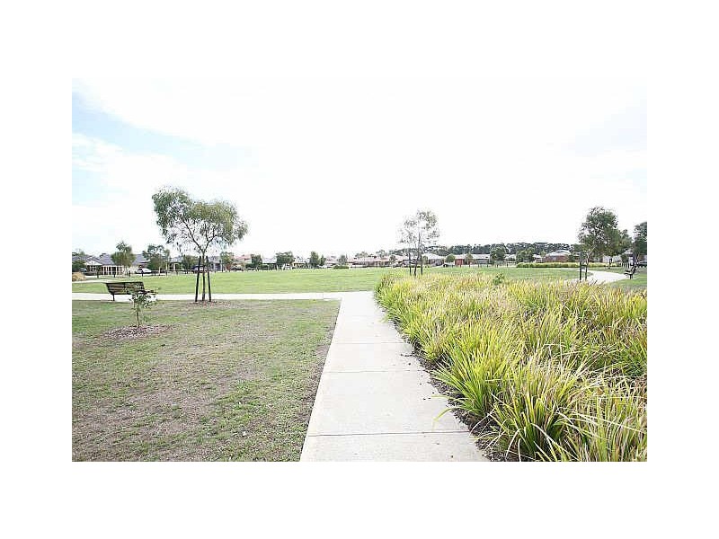 16 Bundoran Avenue, Cranbourne VIC 3977