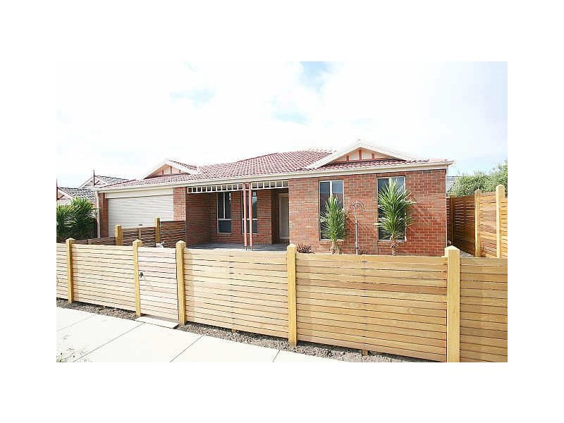 16 Bundoran Avenue, Cranbourne VIC 3977