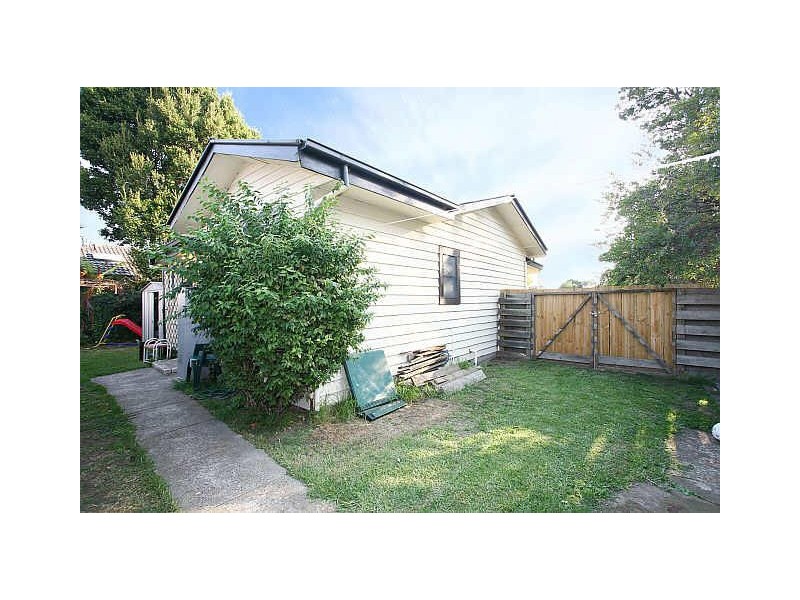 6 Taylor Street, Cranbourne VIC 3977