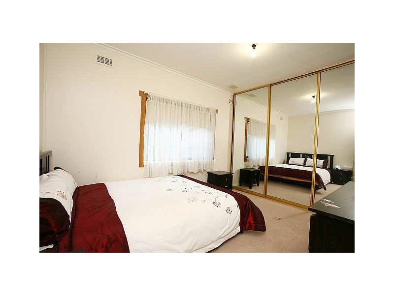 6 Taylor Street, Cranbourne VIC 3977