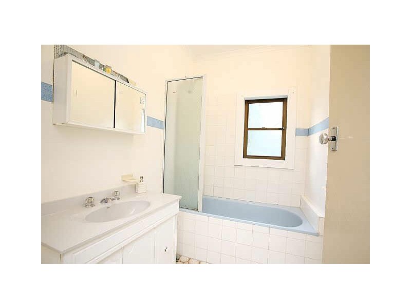 6 Taylor Street, Cranbourne VIC 3977