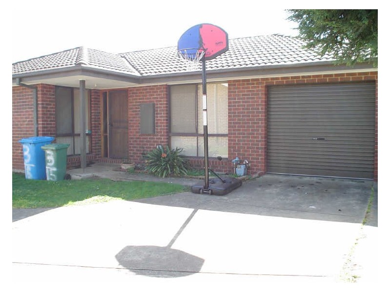 3/15 Walter Street, Cranbourne VIC 3977