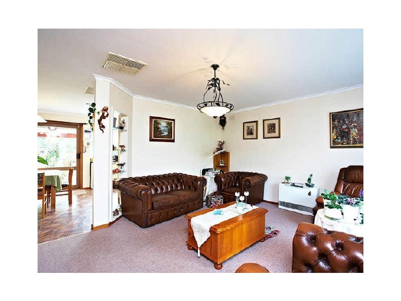 23 Lamont Crescent, Cranbourne VIC 3977