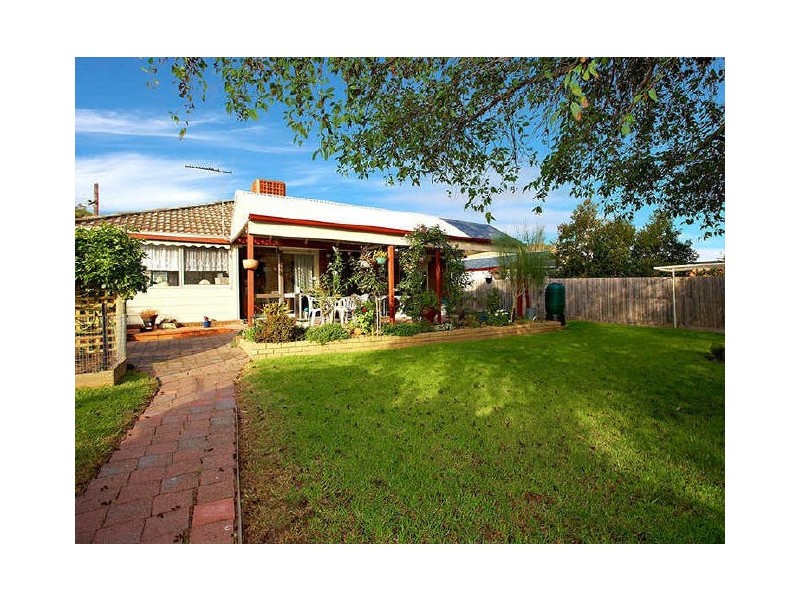 23 Lamont Crescent, Cranbourne VIC 3977