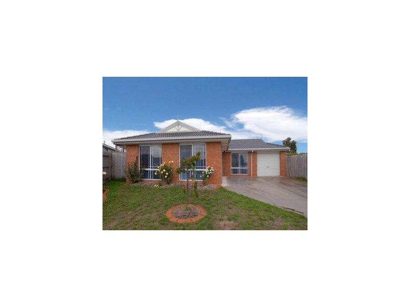 6 Brad Court, Cranbourne North VIC 3977