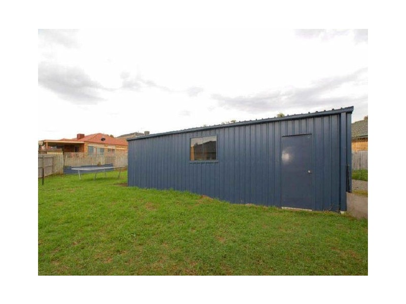 6 Brad Court, Cranbourne North VIC 3977