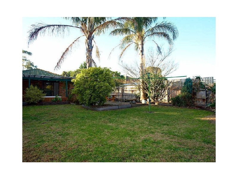 14 Evelyne Avenue, Cranbourne VIC 3977