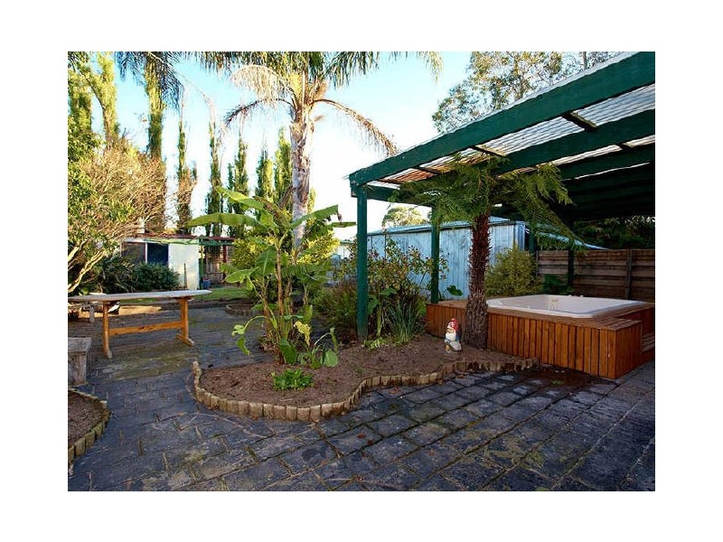 14 Evelyne Avenue, Cranbourne VIC 3977
