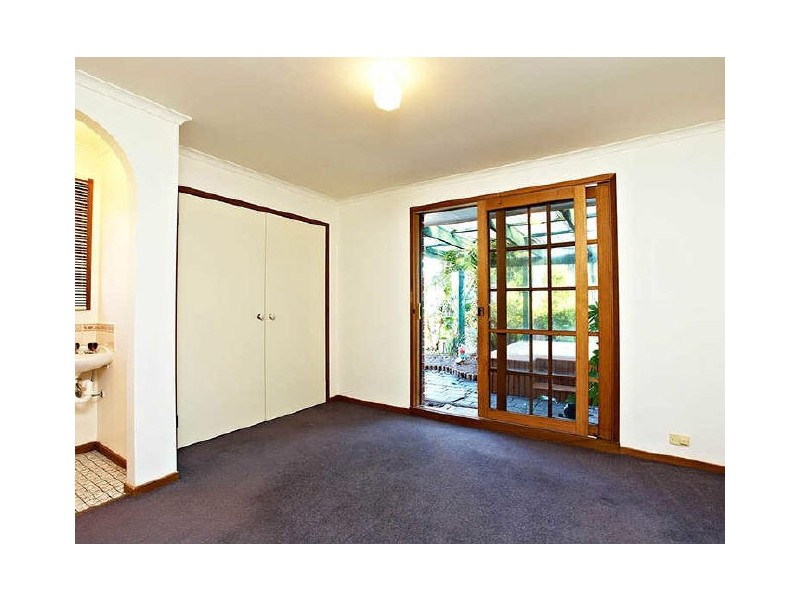 14 Evelyne Avenue, Cranbourne VIC 3977