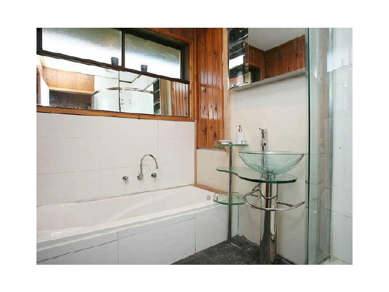 2/2 Latrobe Street, Cranbourne VIC 3977
