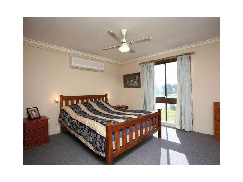 2/2 Latrobe Street, Cranbourne VIC 3977