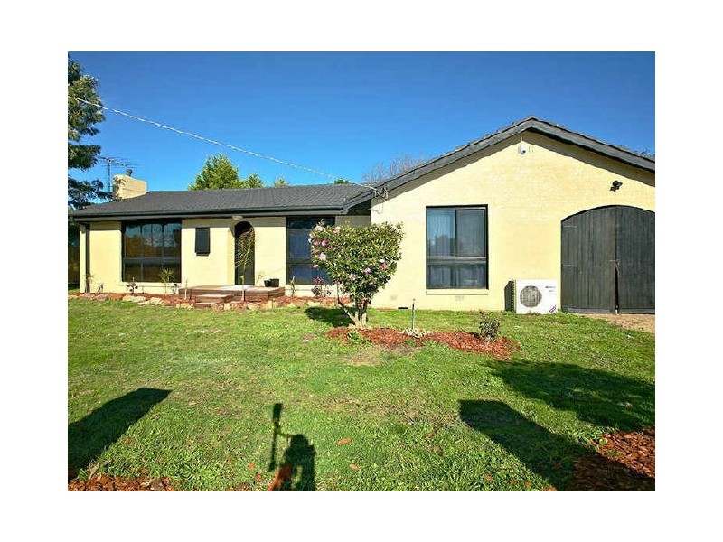 2/2 Latrobe Street, Cranbourne VIC 3977