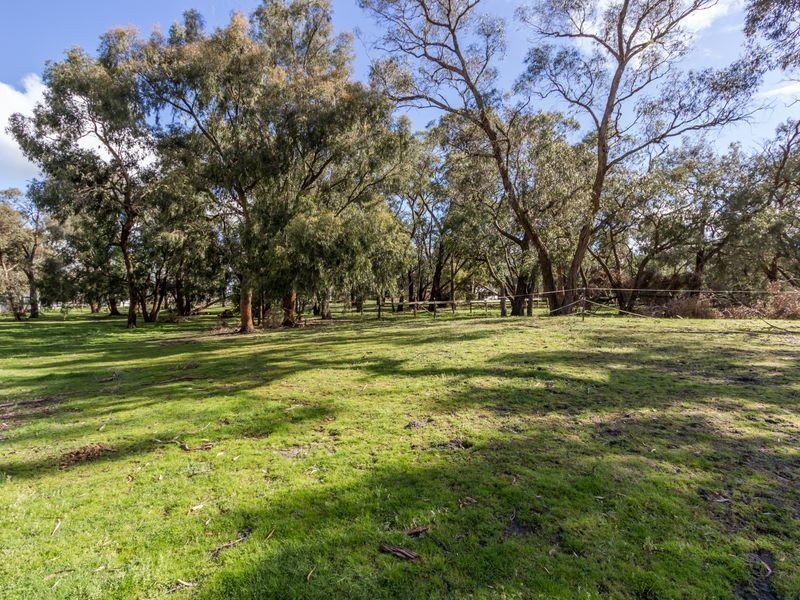 695 North Road, Cranbourne South VIC 3977