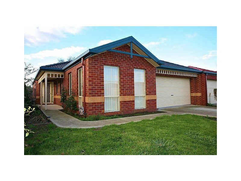 4 Oak Post Place, Cranbourne East VIC 3977