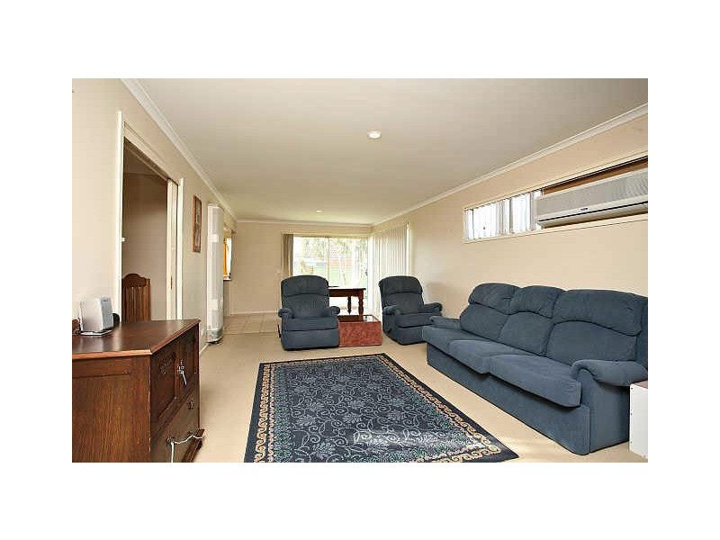 4 Oak Post Place, Cranbourne East VIC 3977