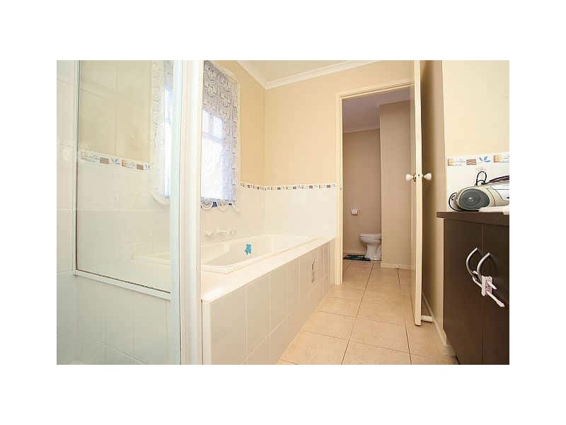 4 Oak Post Place, Cranbourne East VIC 3977
