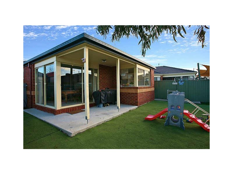 4 Oak Post Place, Cranbourne East VIC 3977