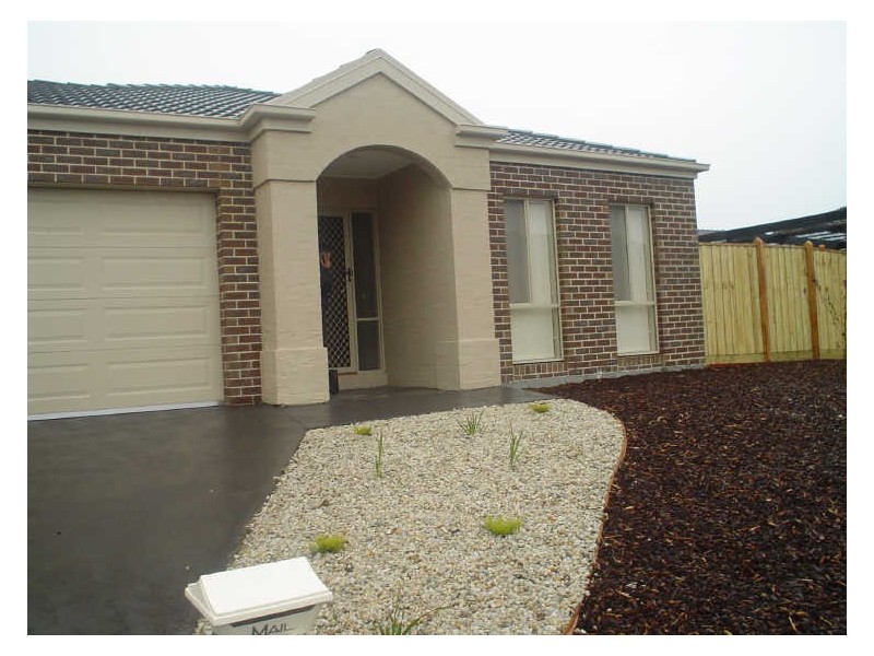 28 Fairways Boulevard, Cranbourne North VIC 3977