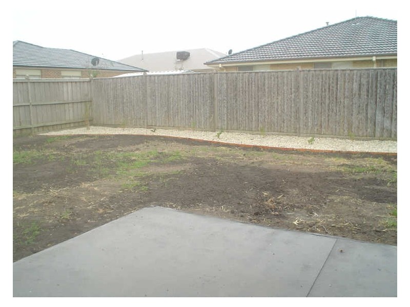 28 Fairways Boulevard, Cranbourne North VIC 3977