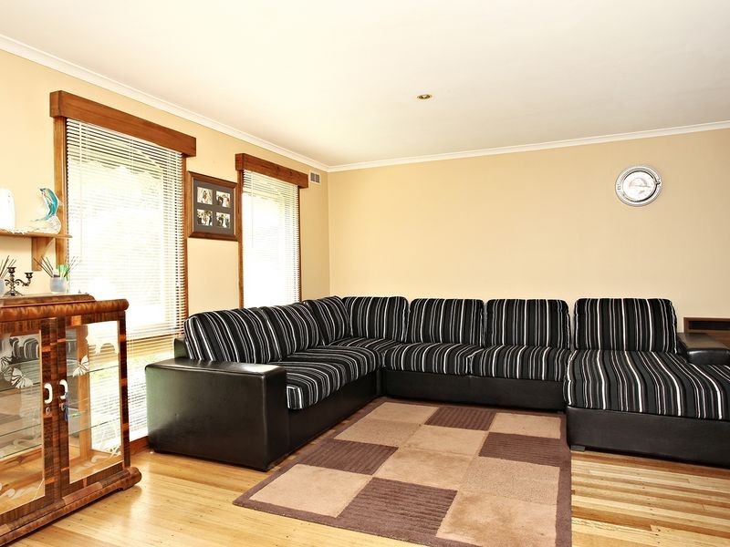 17 Holbourne Drive, Junction Village VIC 3977