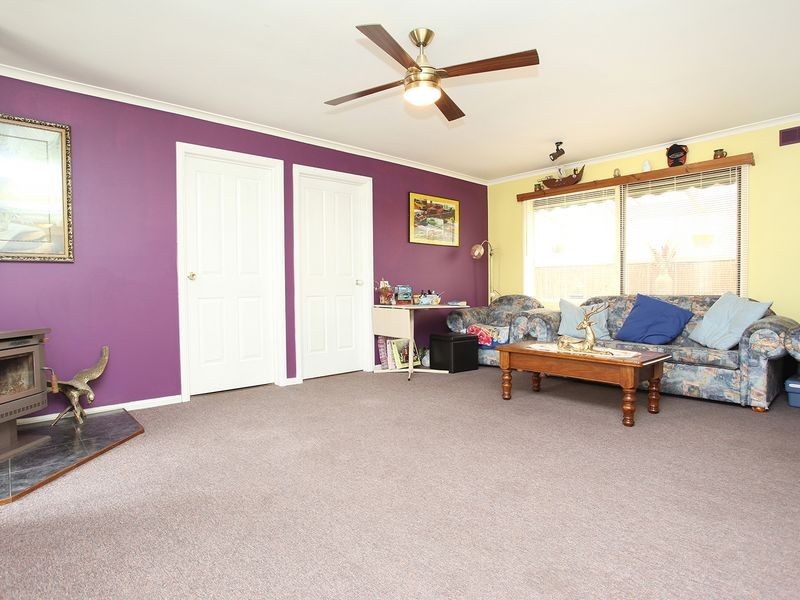 17 Holbourne Drive, Junction Village VIC 3977