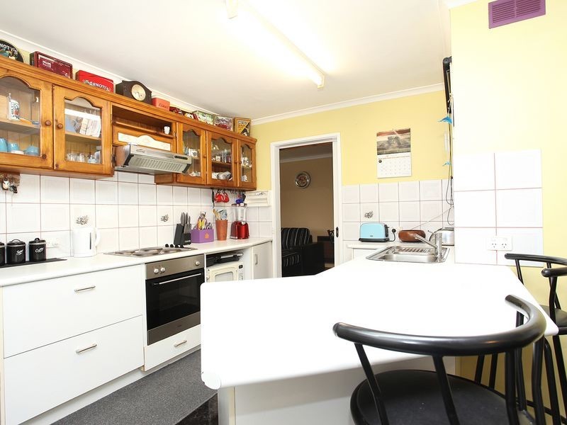 17 Holbourne Drive, Junction Village VIC 3977