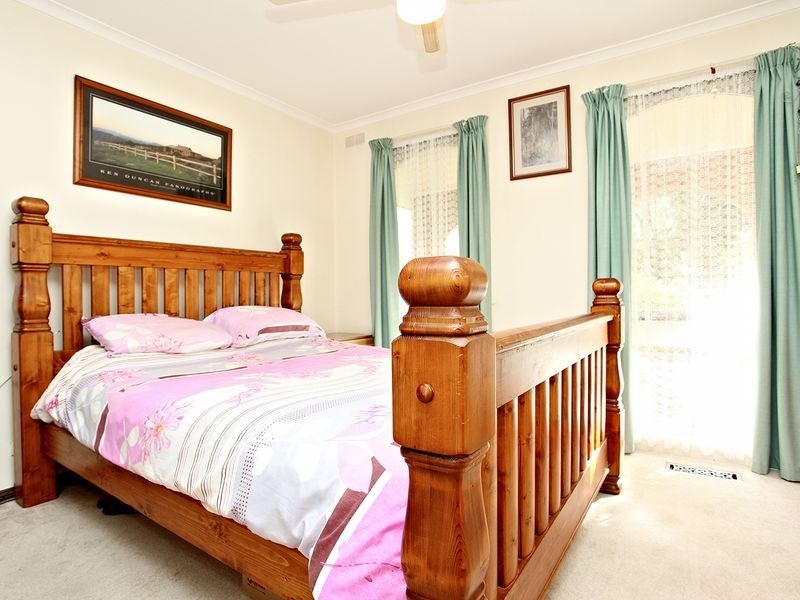 17 Holbourne Drive, Junction Village VIC 3977