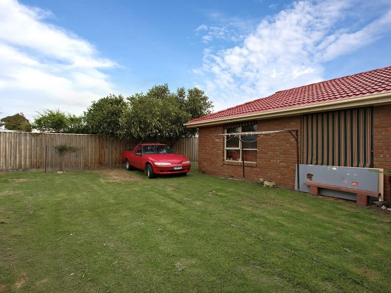 17 Holbourne Drive, Junction Village VIC 3977
