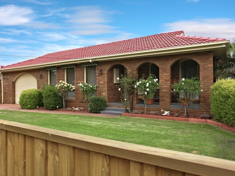 17 Holbourne Drive, Junction Village VIC 3977