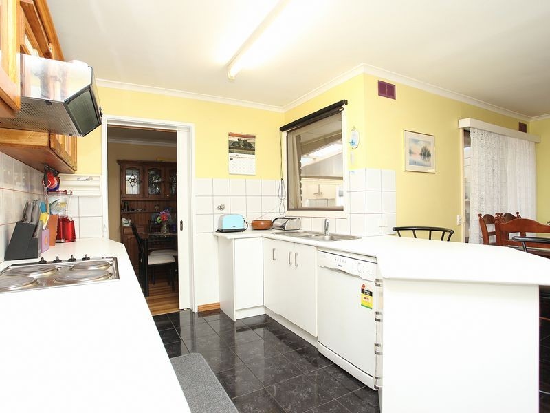 17 Holbourne Drive, Junction Village VIC 3977
