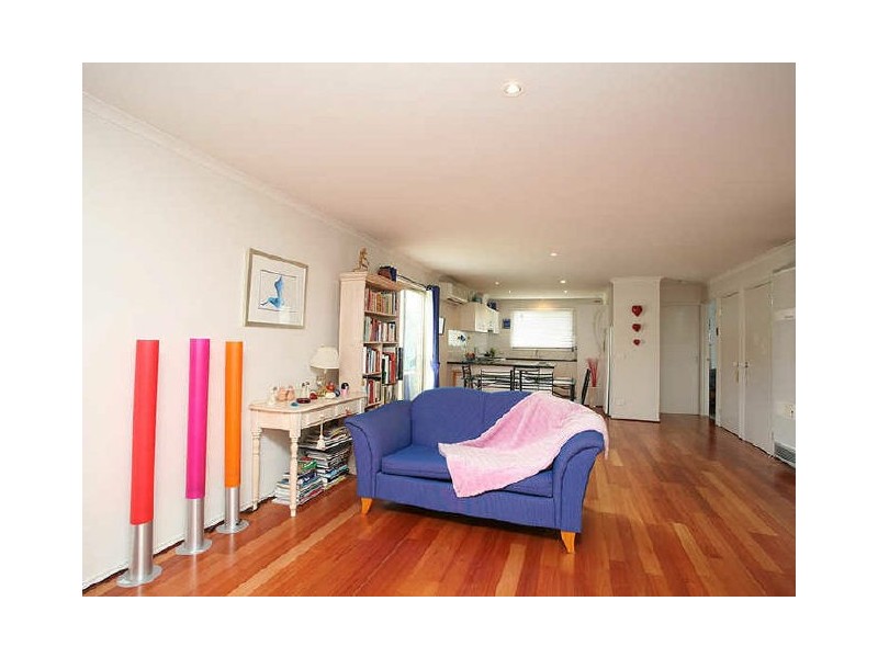 15 Houndsforth Street, Cranbourne East VIC 3977