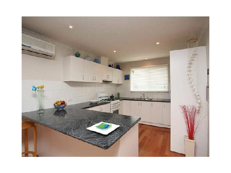 15 Houndsforth Street, Cranbourne East VIC 3977