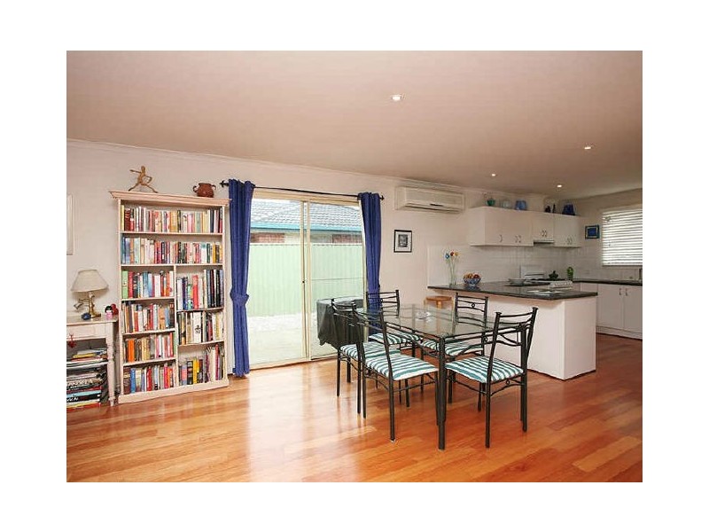 15 Houndsforth Street, Cranbourne East VIC 3977