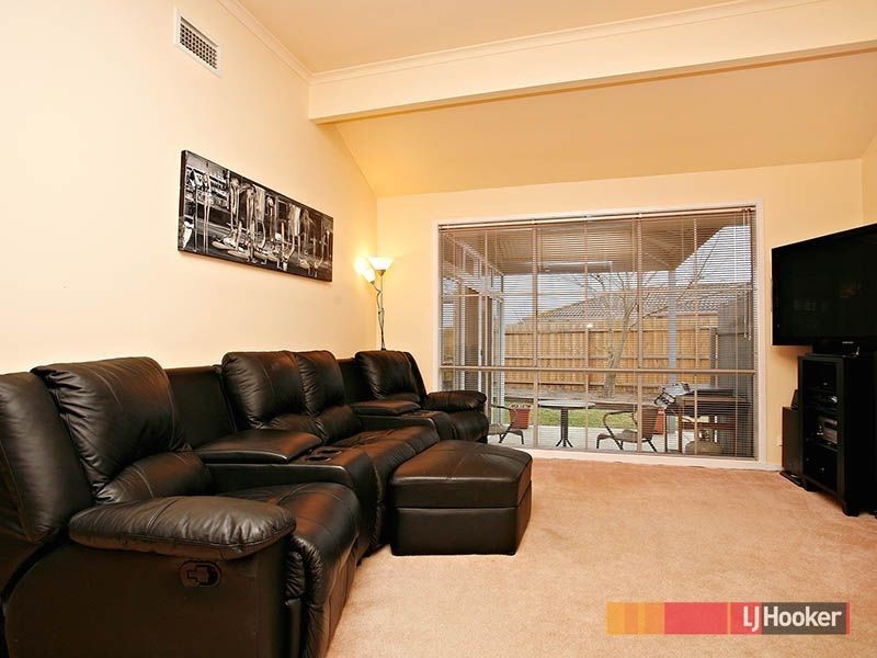 8 Vincent Court, Cranbourne North VIC 3977