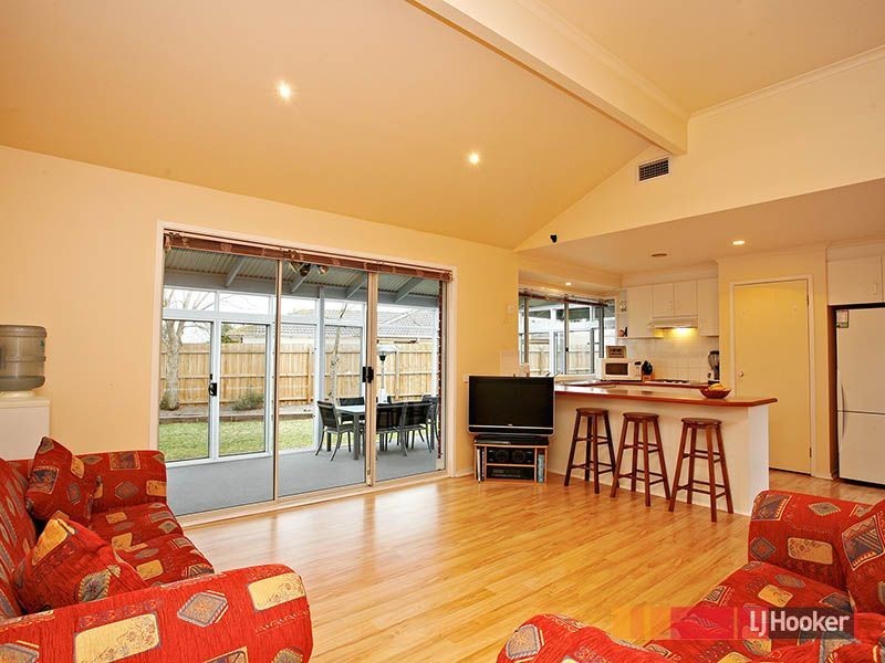 8 Vincent Court, Cranbourne North VIC 3977