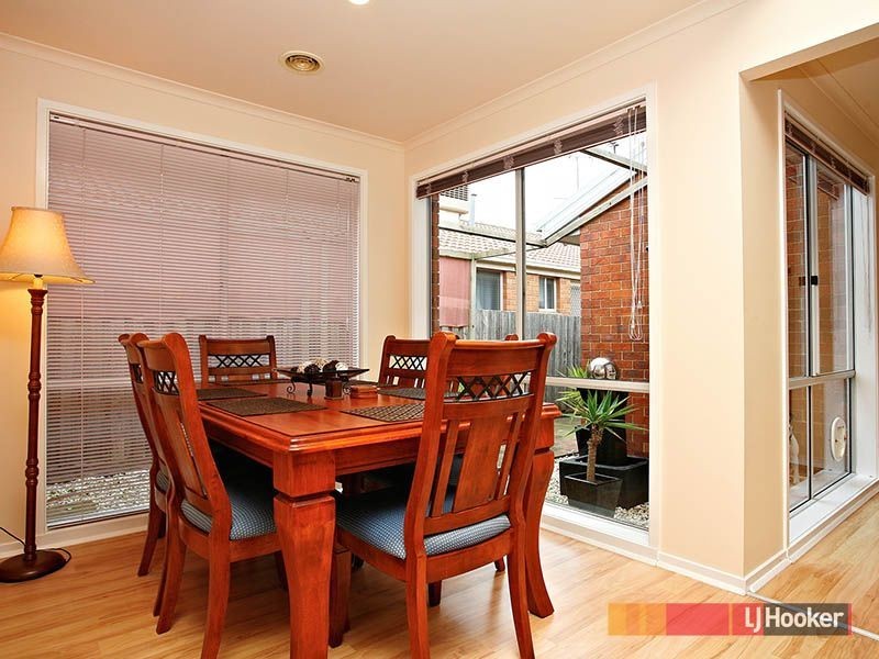 8 Vincent Court, Cranbourne North VIC 3977