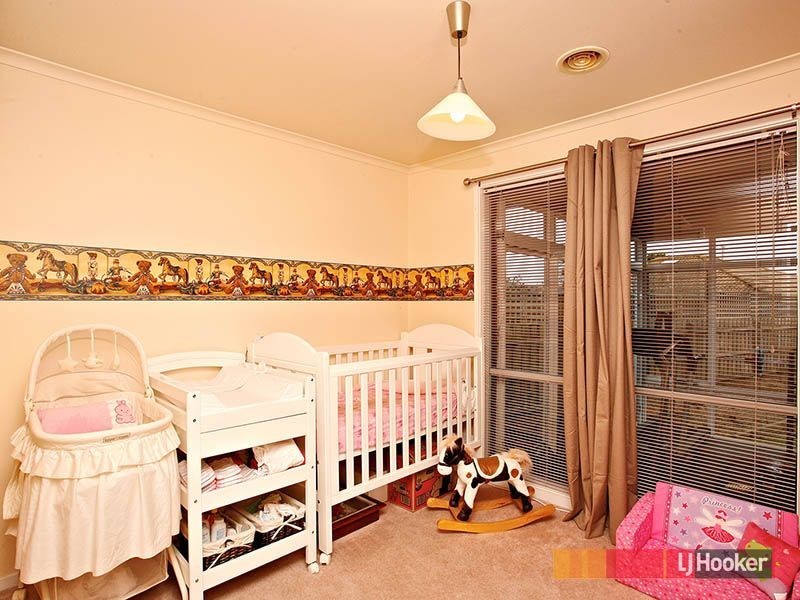 8 Vincent Court, Cranbourne North VIC 3977