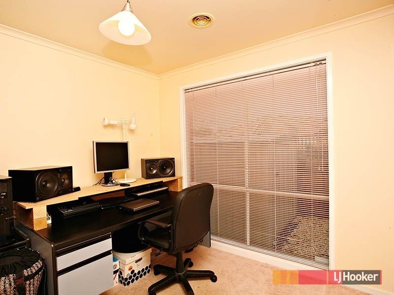 8 Vincent Court, Cranbourne North VIC 3977