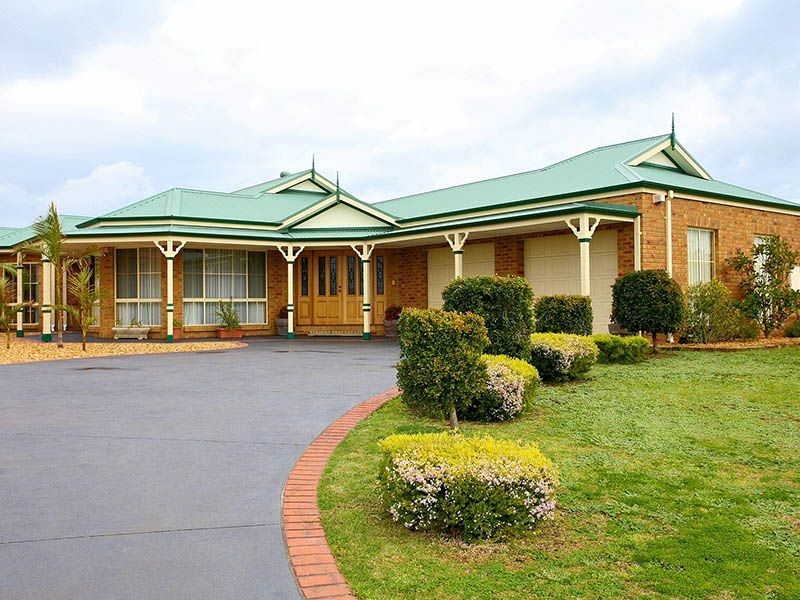 5 Huntingdale Close, Cranbourne VIC 3977