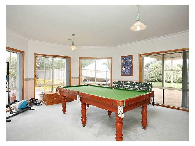 5 Huntingdale Close, Cranbourne VIC 3977