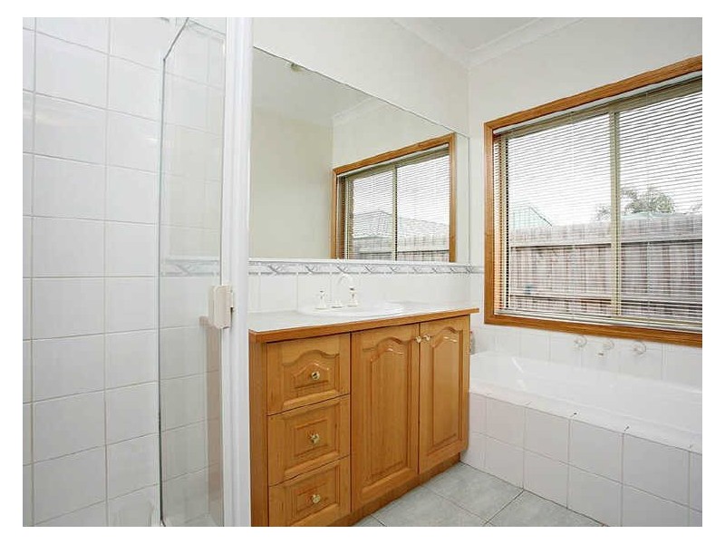5 Huntingdale Close, Cranbourne VIC 3977