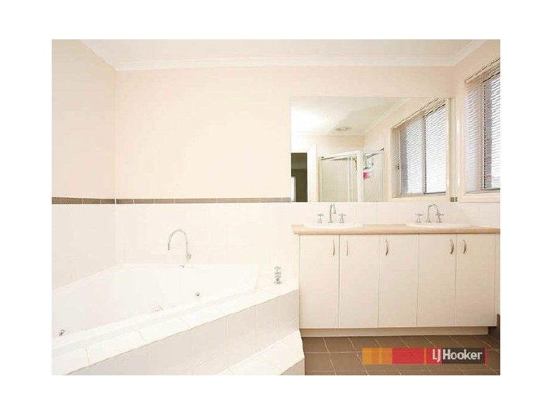 51 Amhurst Drive, Narre Warren South VIC 3805