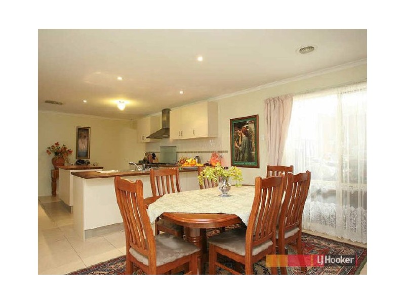 27 Breamlea Way, Cranbourne VIC 3977