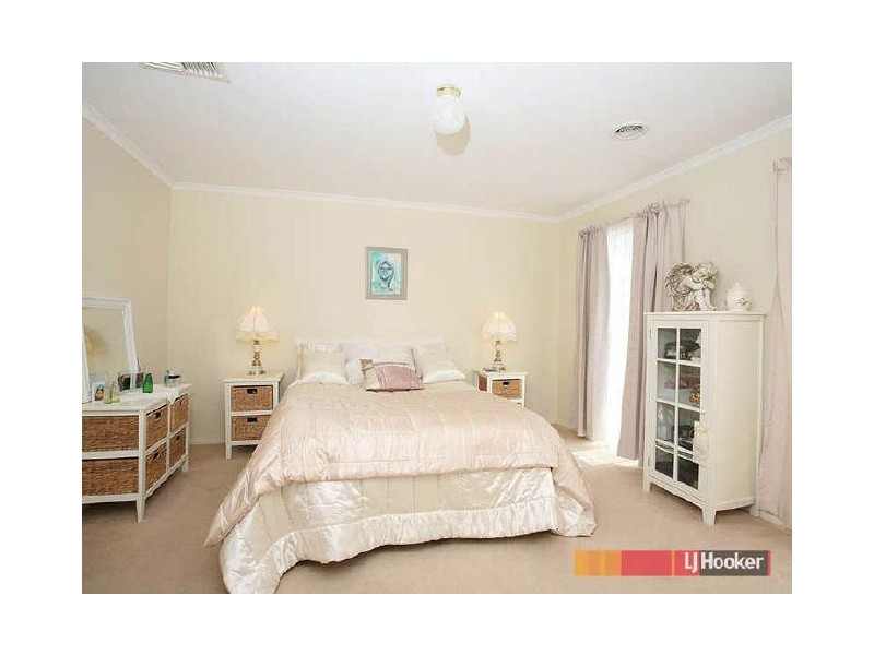 27 Breamlea Way, Cranbourne VIC 3977