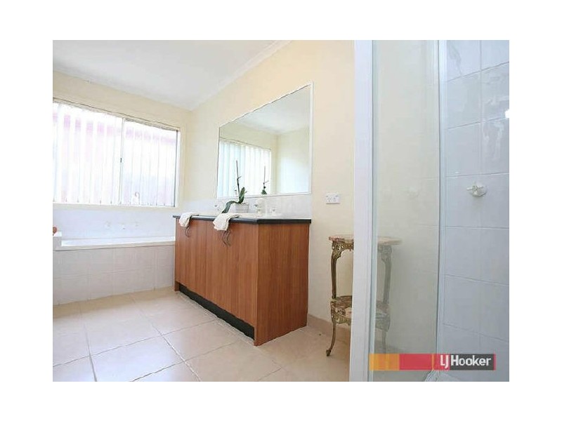 27 Breamlea Way, Cranbourne VIC 3977