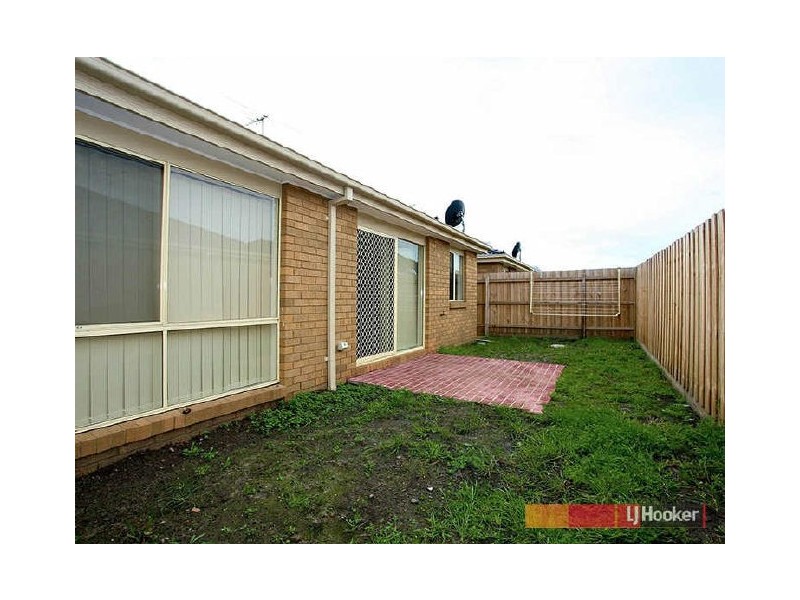 2/95-101 Breens Road, Cranbourne West VIC 3977