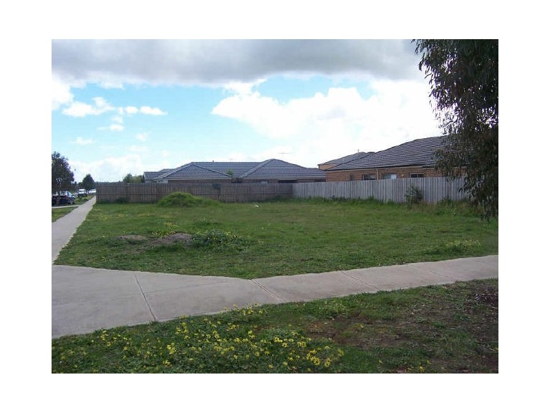 9 Longhirst Avenue, Cranbourne VIC 3977