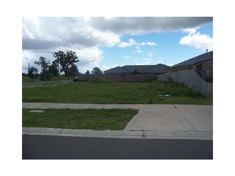 9 Longhirst Avenue, Cranbourne VIC 3977