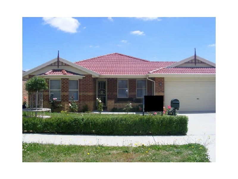15 Honey Myrtle Way, Cranbourne VIC 3977