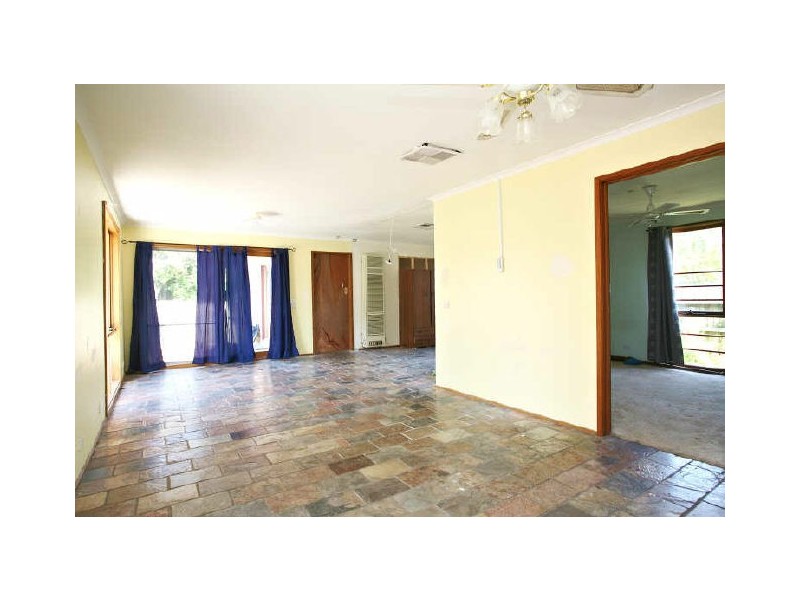 16 Arnold Street, Cranbourne VIC 3977
